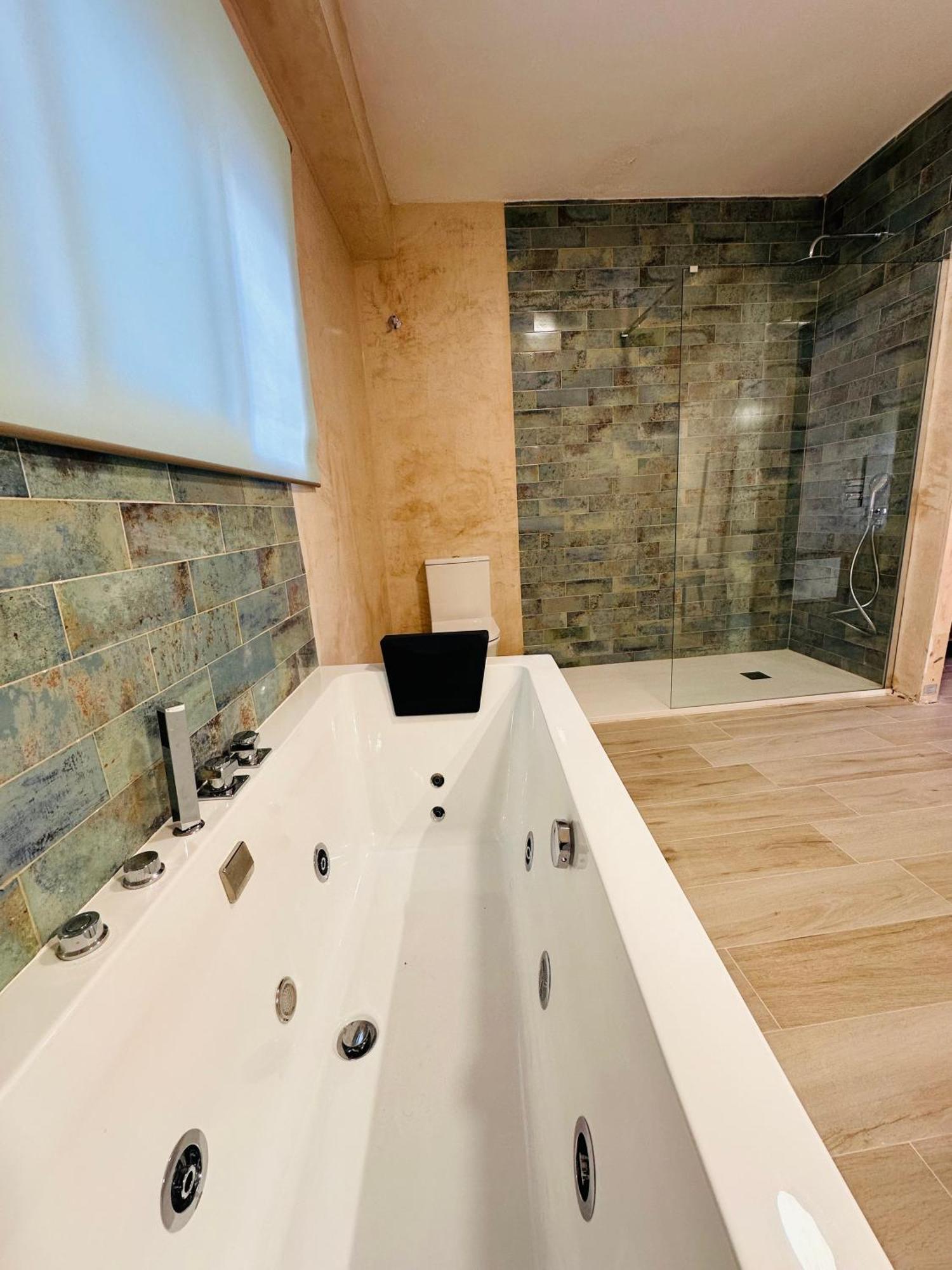 Cherry Jacuzzi Apartment Ronda Exterior photo