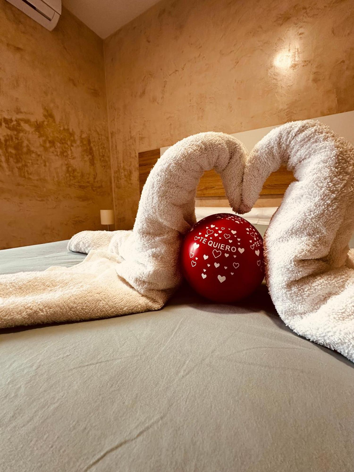 Cherry Jacuzzi Apartment Ronda Exterior photo